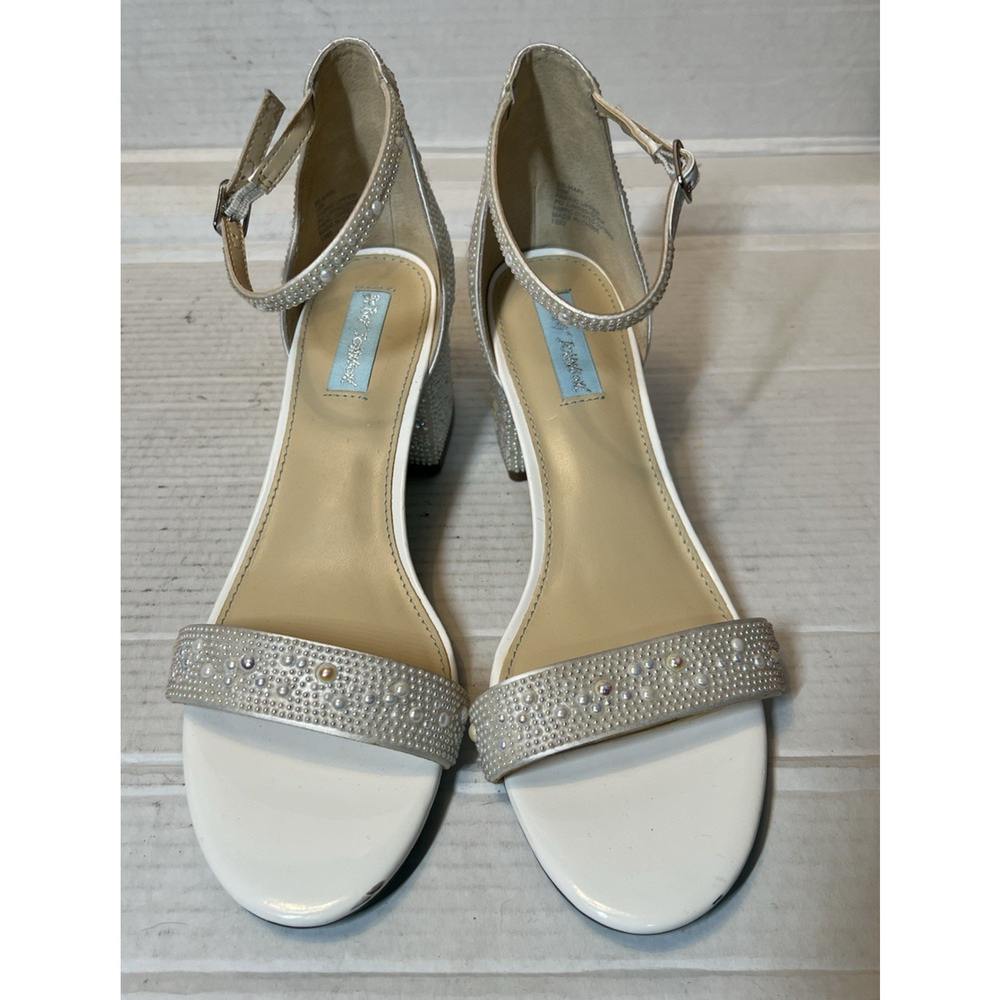 Betsey Johnson Women's SB-MARI Heeled Sandal 10M White - Picture 9 of 11